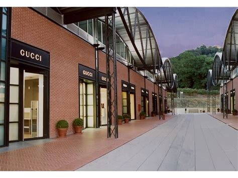 outlet gucci arezzo|gucci mall firenze.